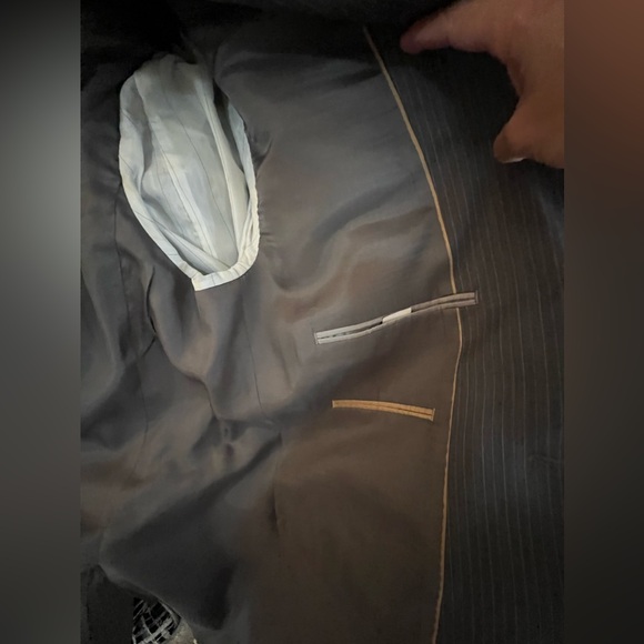 Michael Kors Suit. Gray color jacket size 46 pants size 36 by 32 lenght. - Picture 4 of 9